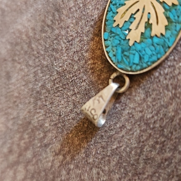 VTG Mexican Silver Crushed Turquoise Pot Leaf Oval Pendant - Picture 4 of 4